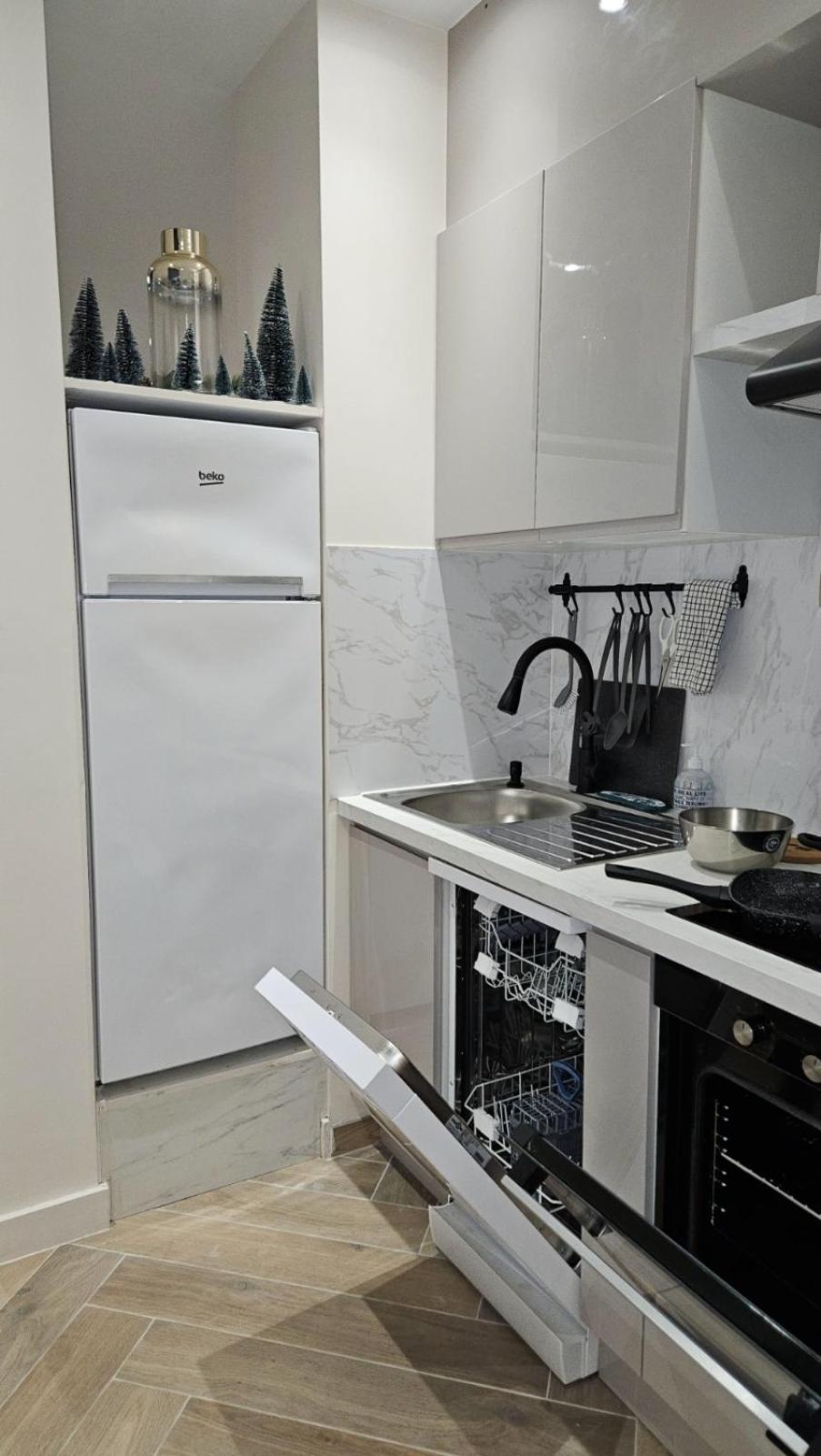 Studio Penthouse Lumineux Avec Grande Terrasse De 40M2 Брюксел Екстериор снимка