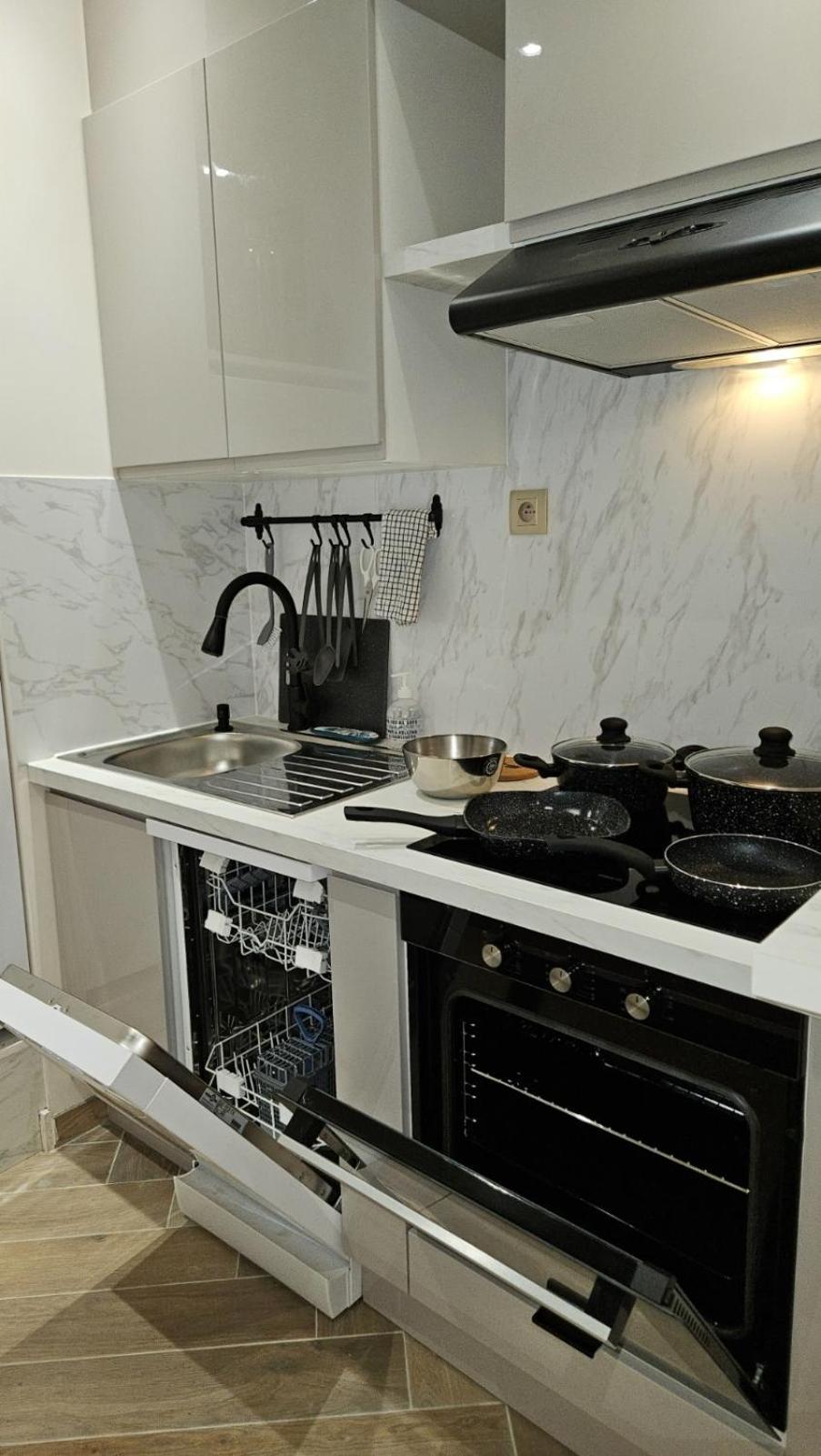 Studio Penthouse Lumineux Avec Grande Terrasse De 40M2 Брюксел Екстериор снимка
