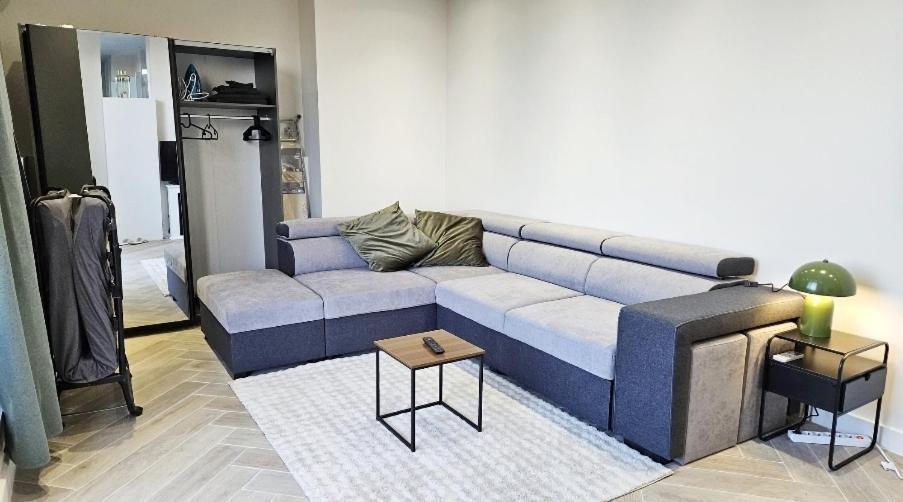 Studio Penthouse Lumineux Avec Grande Terrasse De 40M2 Брюксел Екстериор снимка
