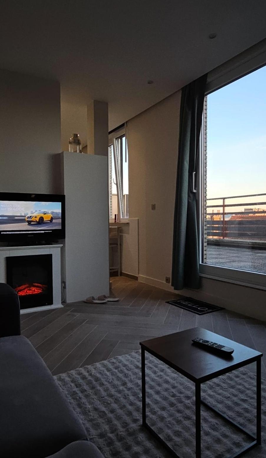 Studio Penthouse Lumineux Avec Grande Terrasse De 40M2 Брюксел Екстериор снимка